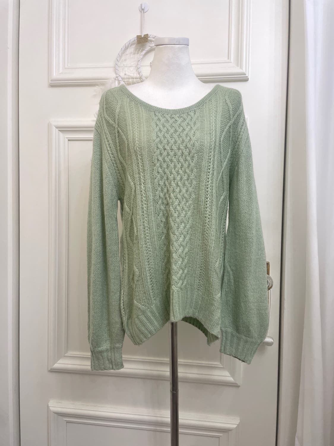 indigeeen twist loose sweater 상품이미지1