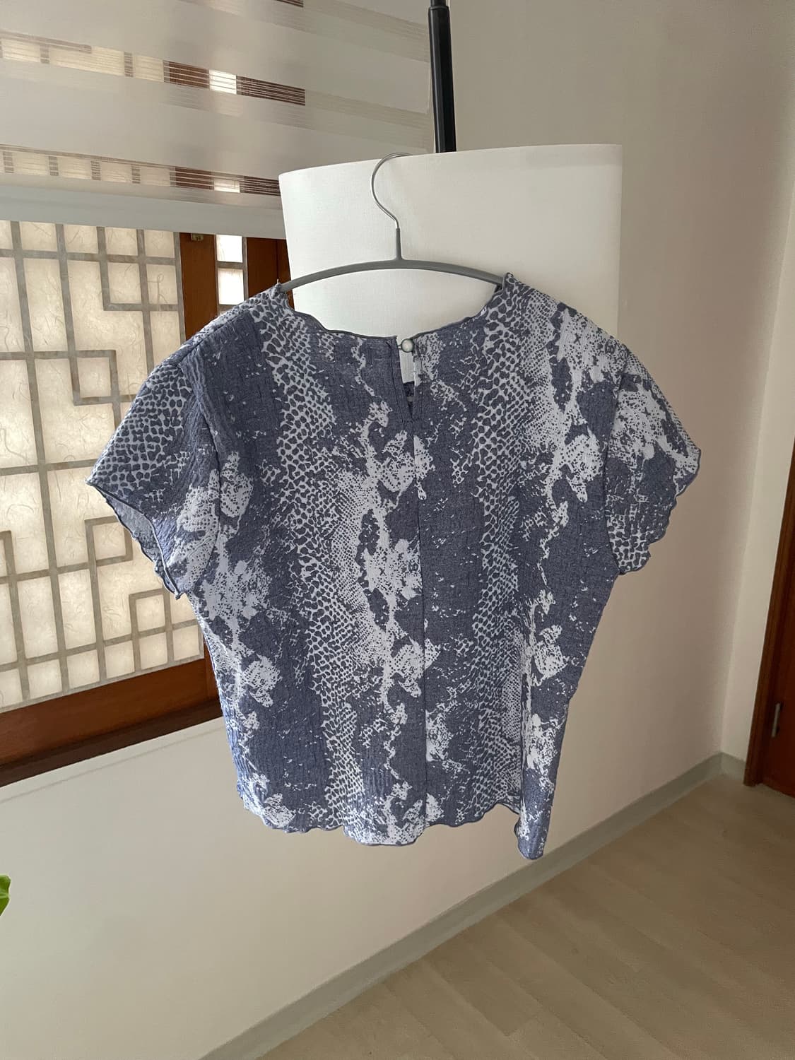 0tape snake pattern short sleeve top 상품이미지4