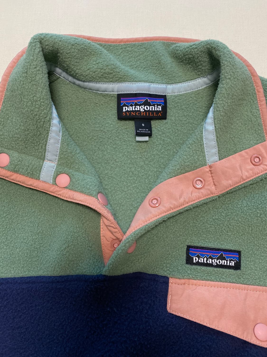 파타고니아 신칠라 우먼 민트네이비핑크 조합 상품이미지2