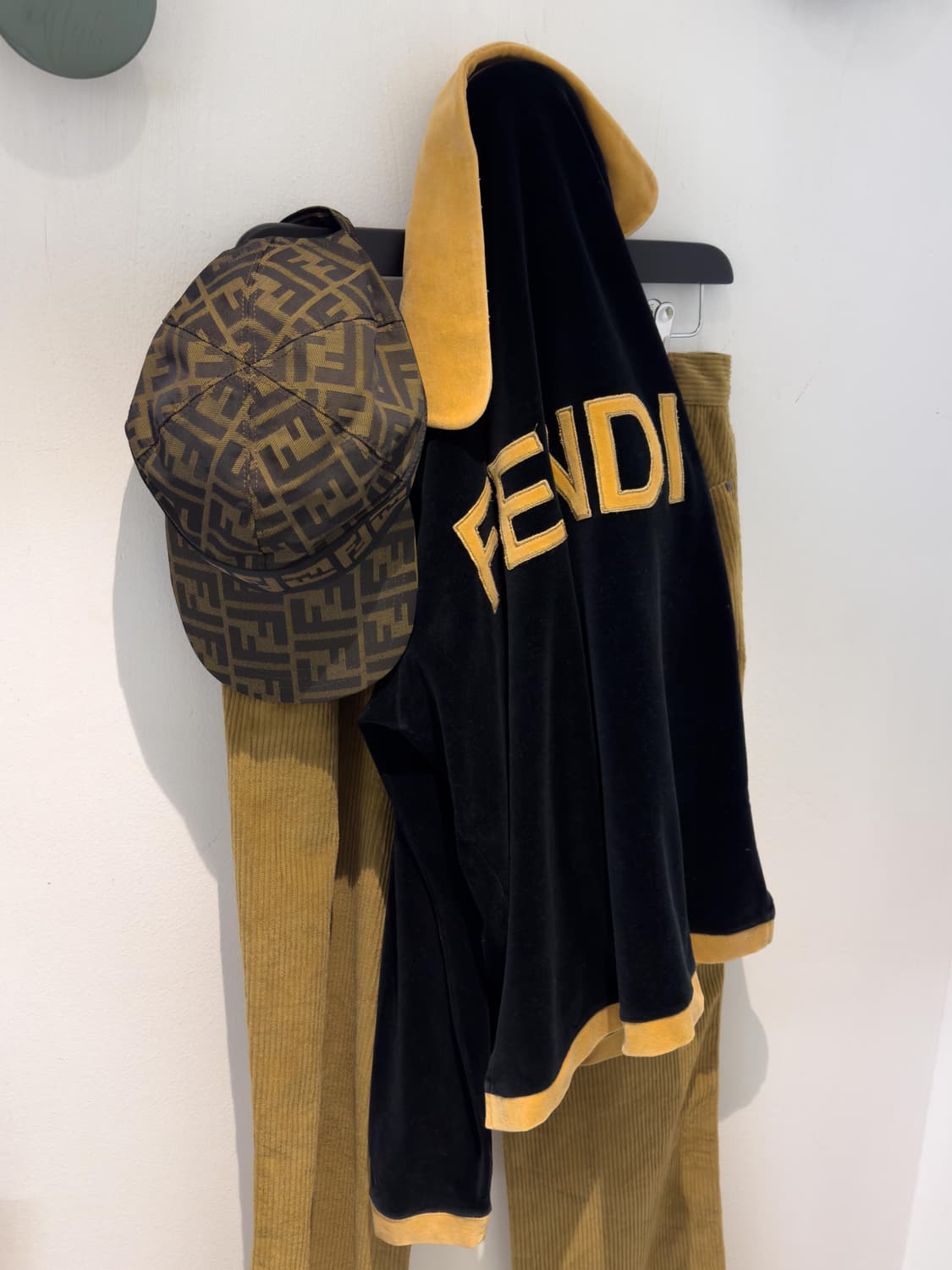 펜디 벨벳 집업 탑 상품이미지1