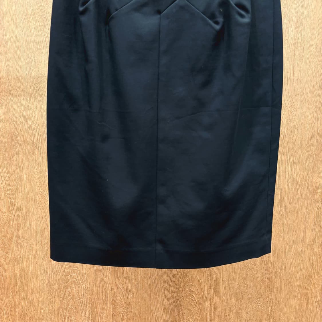 캘빈클라인 H라인 펜슬 미디 스커트 허리 교차 절개 슬릿 디테일 블랙 상품이미지5