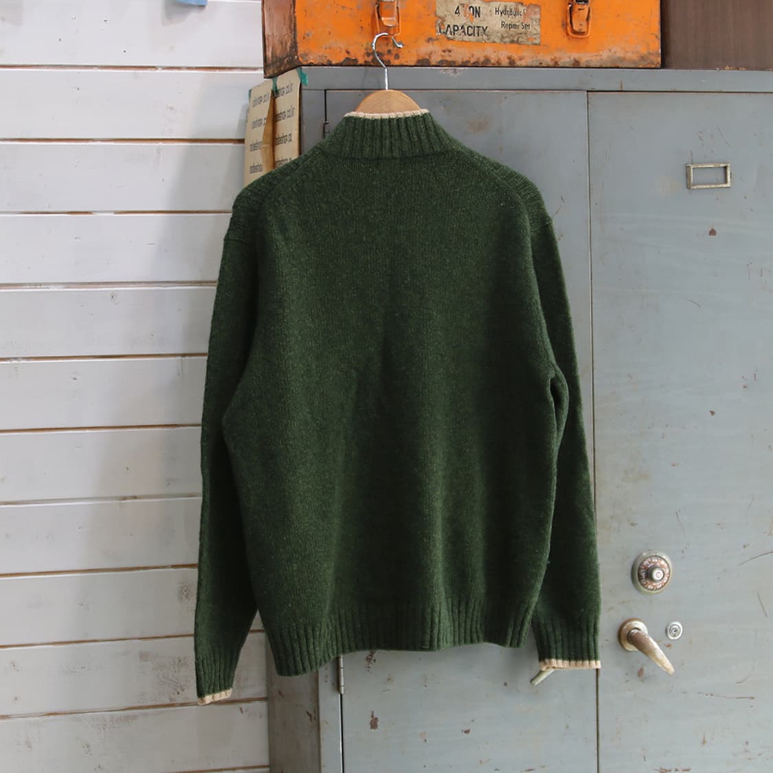 (착용컷) J.PRESS 하프 집업 폴라 니트 (남성용 103) 상품이미지2