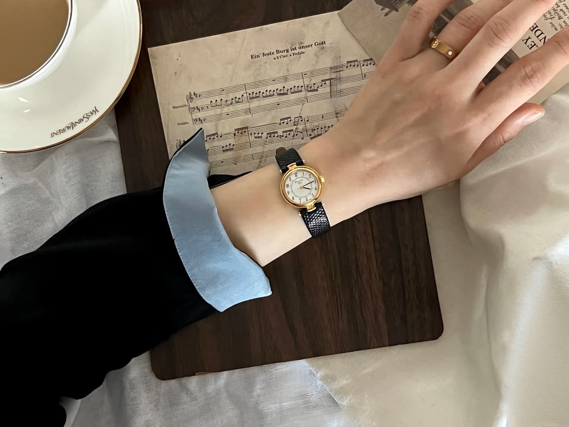 디올 골드 라운드 여성 시계 / 정품감정.케어 상품이미지8