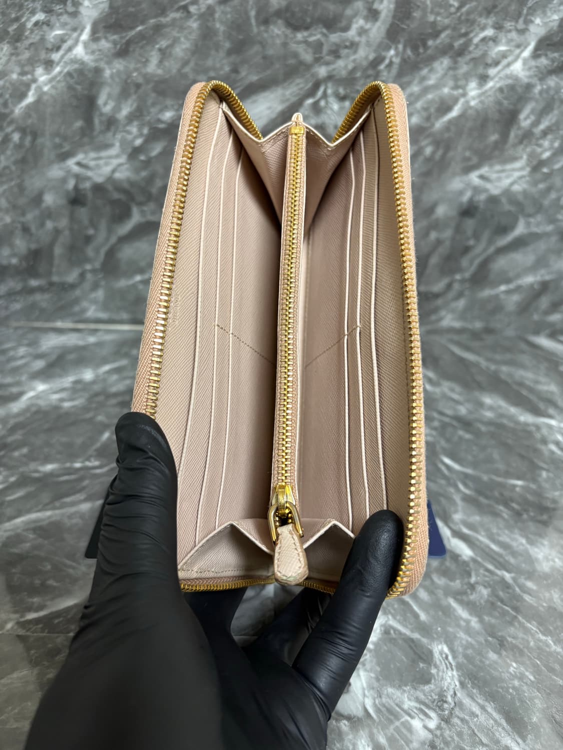 프라다 사피아노 금장로고 지퍼돌이 장지갑 상품이미지6