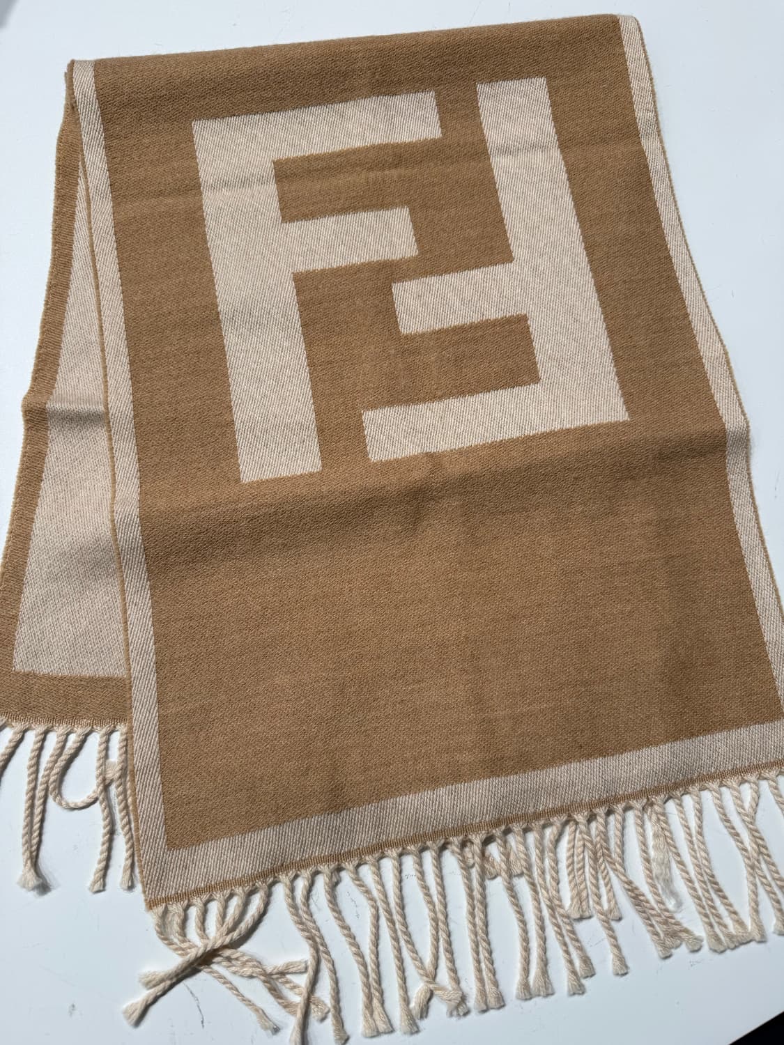 펜디 머플러 상품이미지1