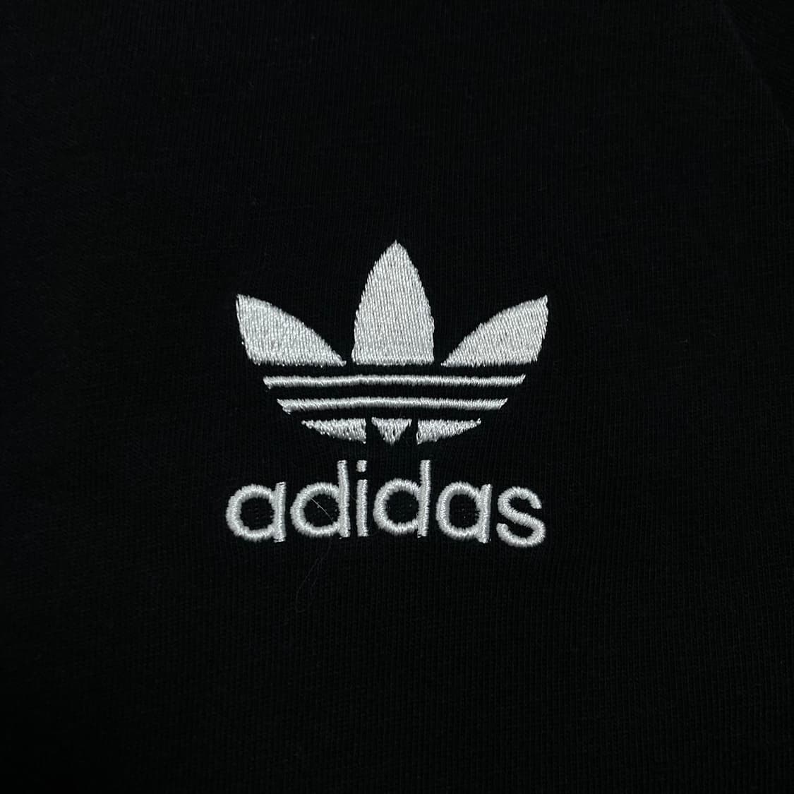 아디다스 오리지날 스몰 로고 사이드 라인 반팔티 상품이미지2
