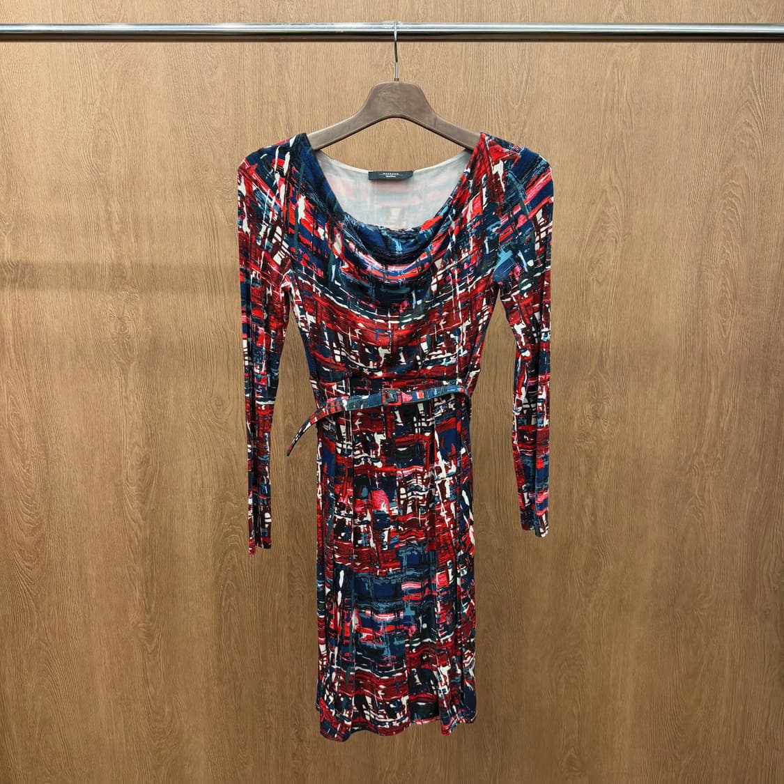 막스마라 위켄드 원피스 드레이프 넥 아트워크 프린팅 벨트 디테일 레드 상품이미지2