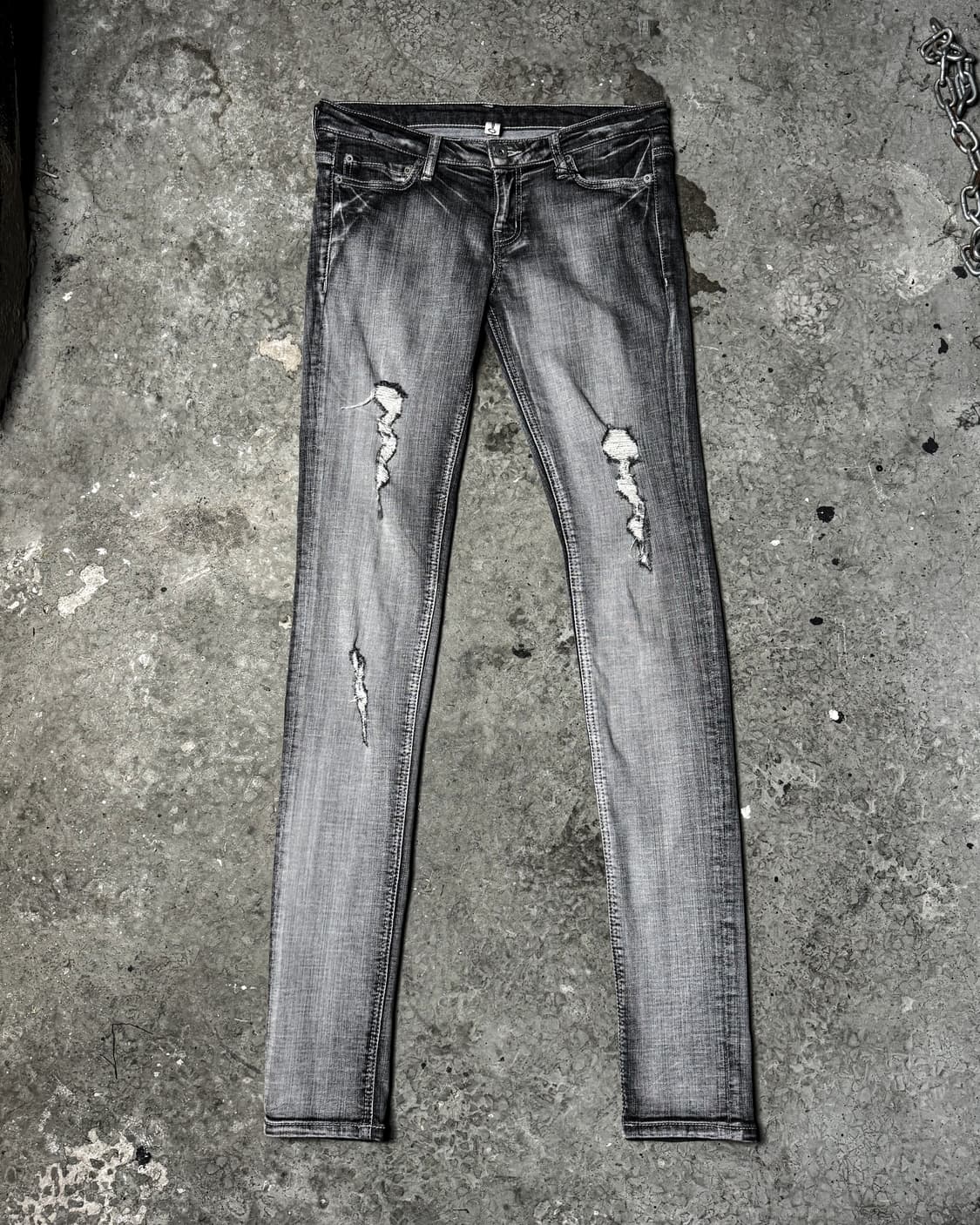 Gray Wash & Damaged Denim Skinny Jeans   상품이미지2