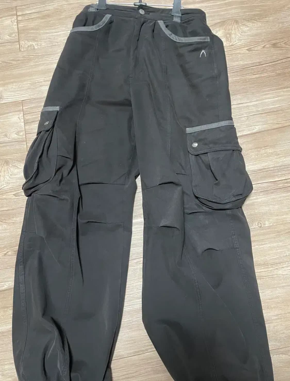 아캄 Knee Pin-tuck Contrast Cargo Pants 상품이미지2