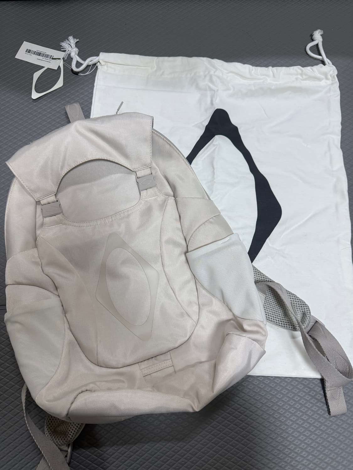 미스치프 버클 플랩 백팩 라이트 베이지 상품이미지2