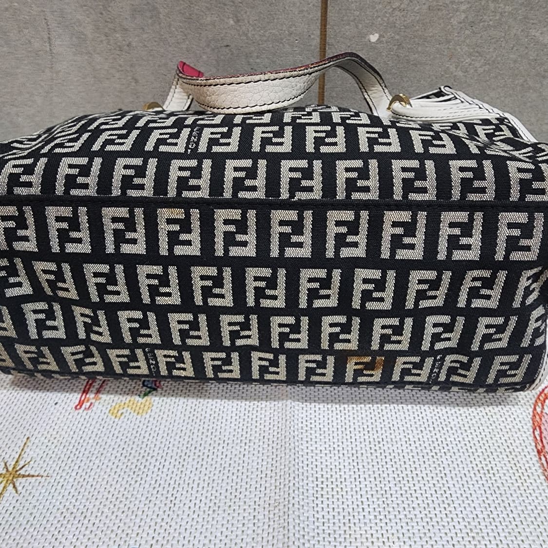 펜디 주카 캔버스 토트백 상품이미지8