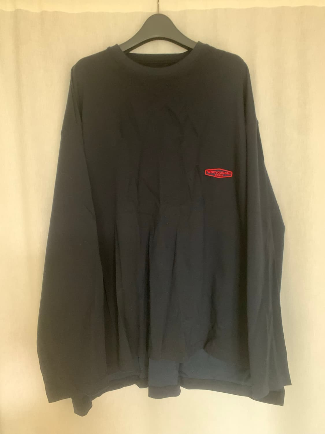 우영미 사각탭 백로고 롱슬리브 블랙 50 상품이미지1