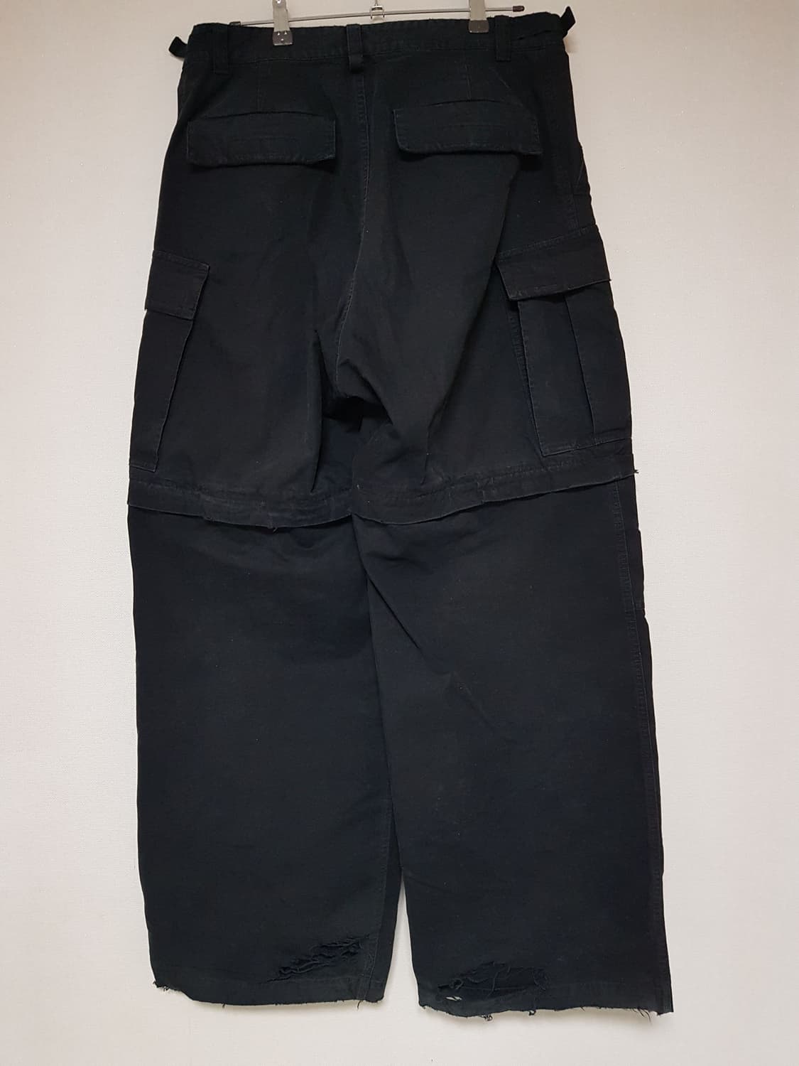 발렌시아가 디스트로이드 립스탑 라지 카고 팬츠 블랙 상품이미지3