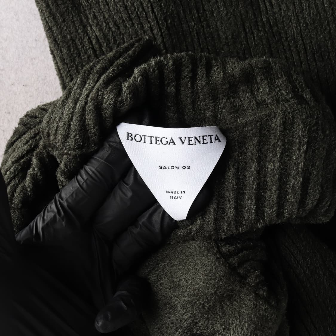 보테가베네타 리브 하이 넥 밀리터리 스웨터 견장 니트 다크그린 S
 상품이미지6