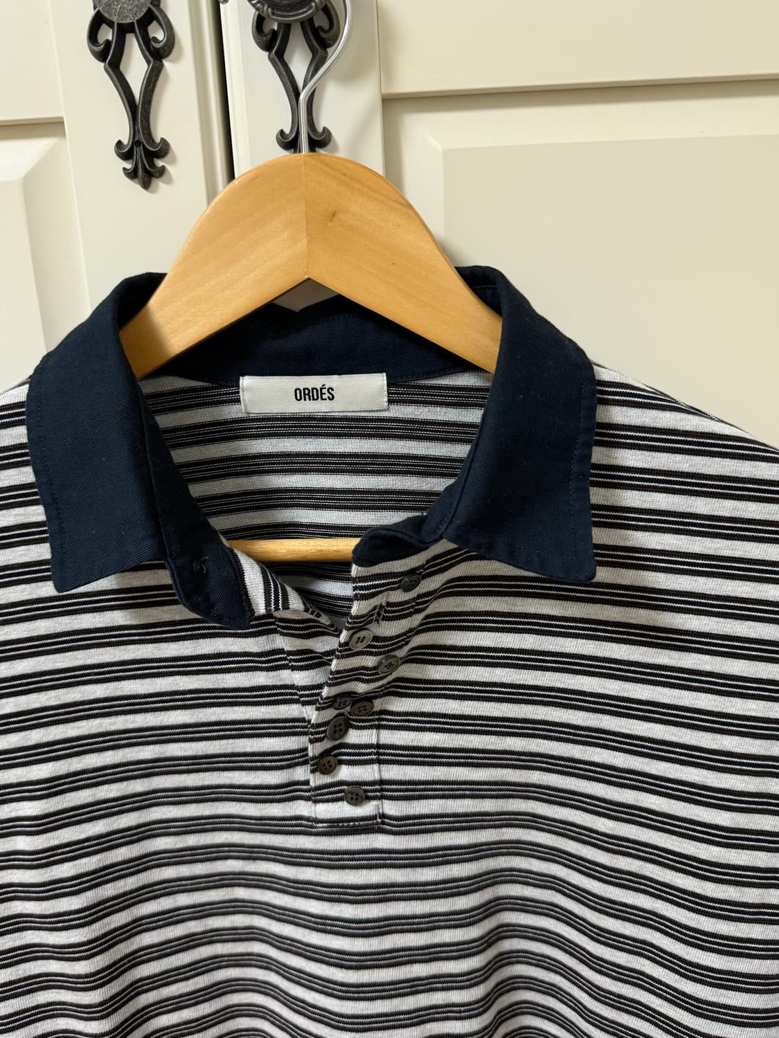 오데스 HAILEY BUTTONED PK TEE - GREY 상품이미지5