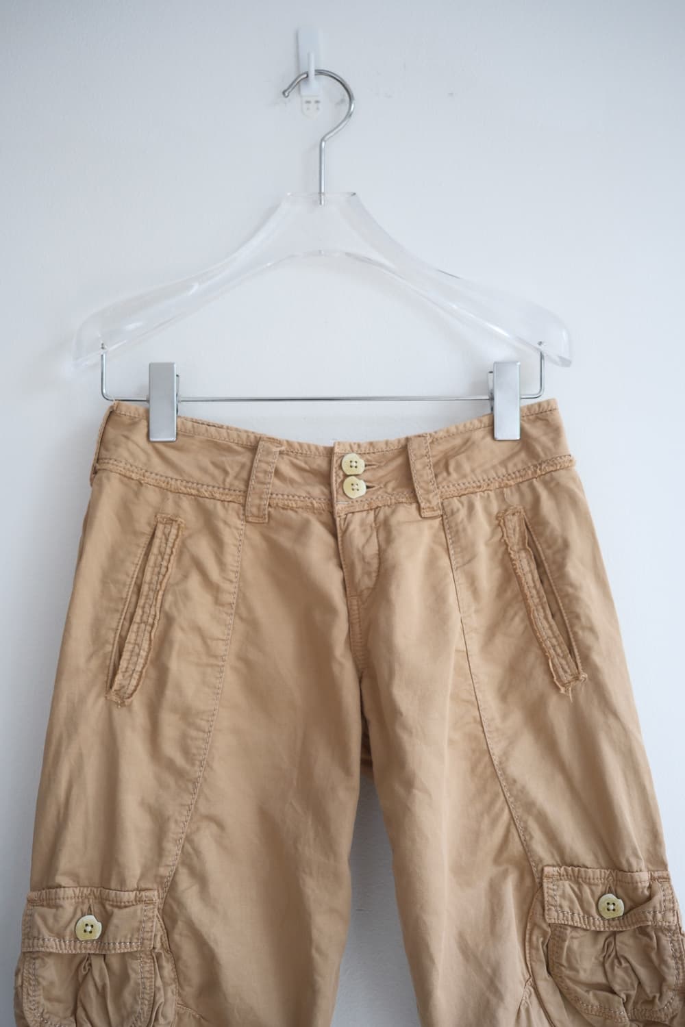 Broken button detailed cargo capri pants 상품이미지4