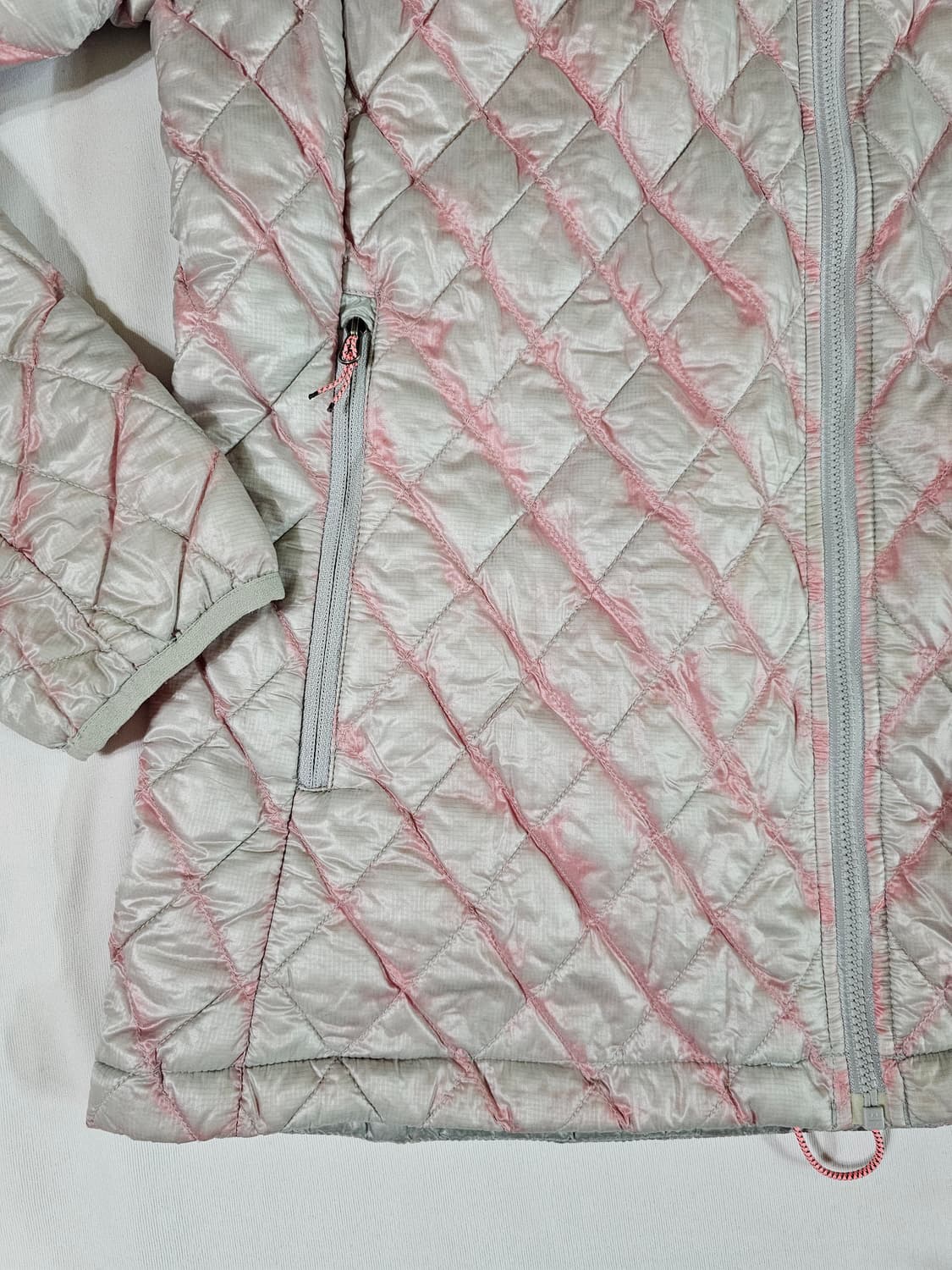 [L] 노스페이스 여성 써모볼 경량 패딩 자켓 (패커블/다이아 퀼팅) 상품이미지3