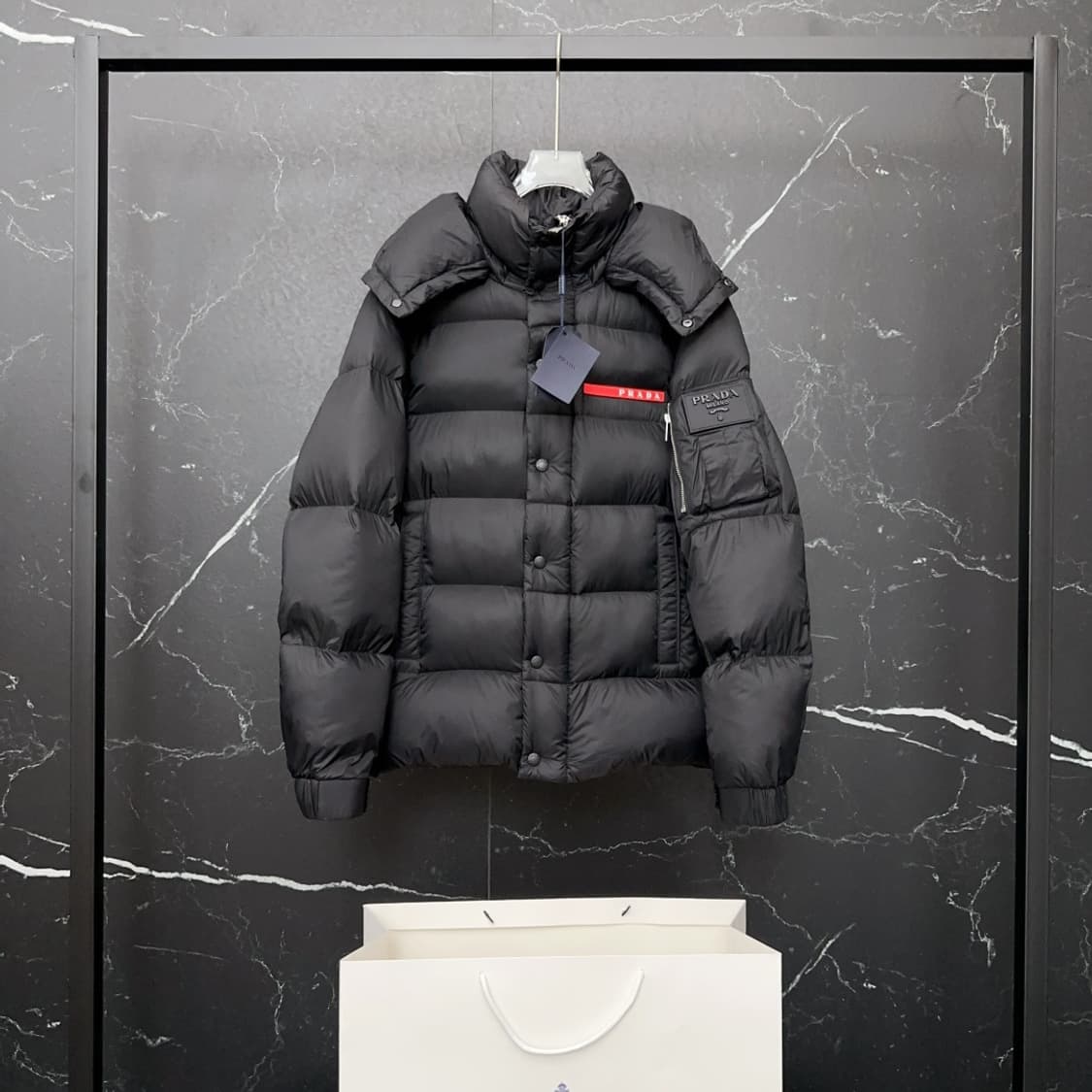 프라다 가을 겨울 신상 클래식 레드 로고 두 가지 착용법 다용도 후드 상품이미지2