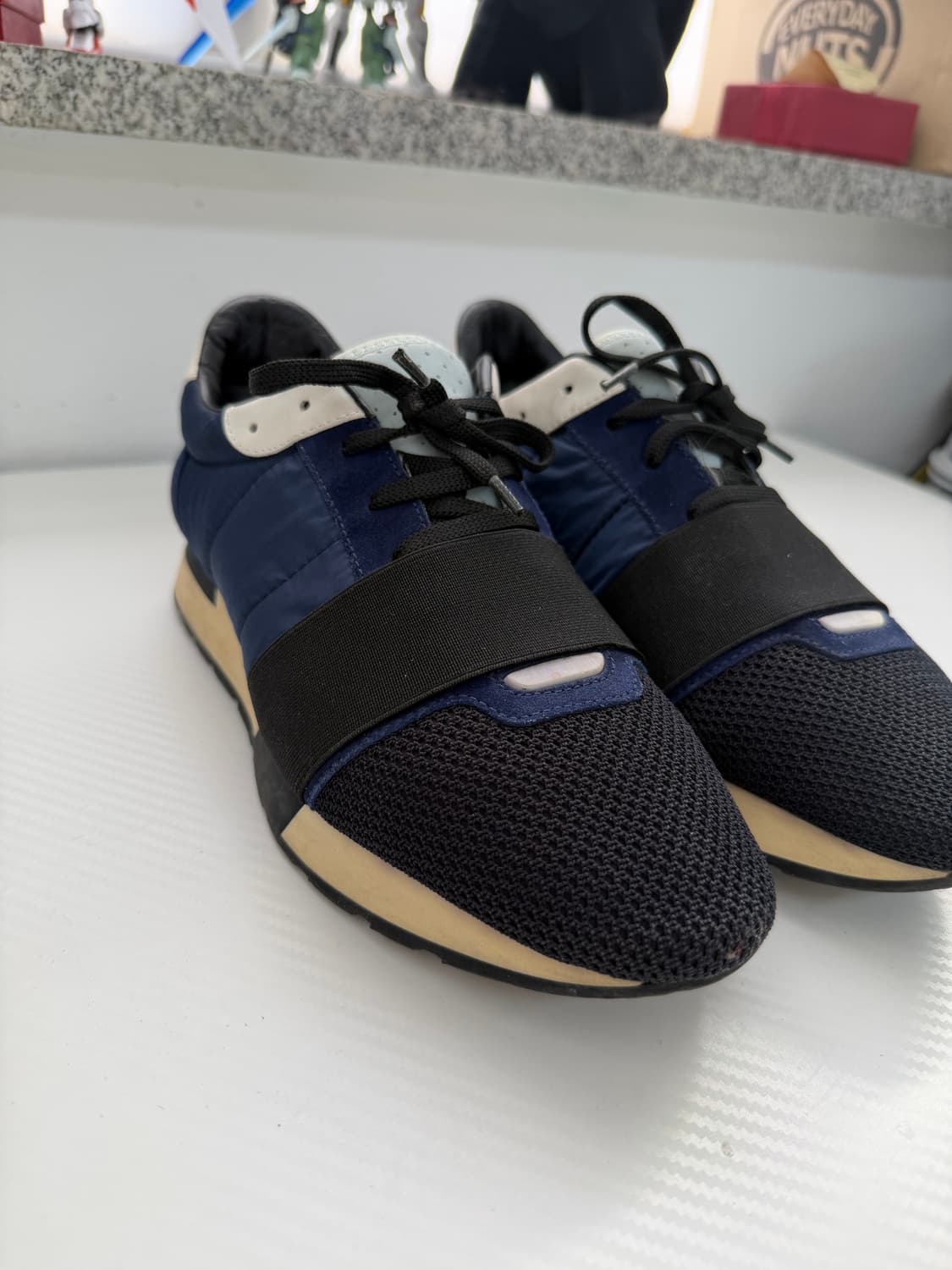 정품) 발렌시아가 레이스러너 스니커즈 39 상품이미지3