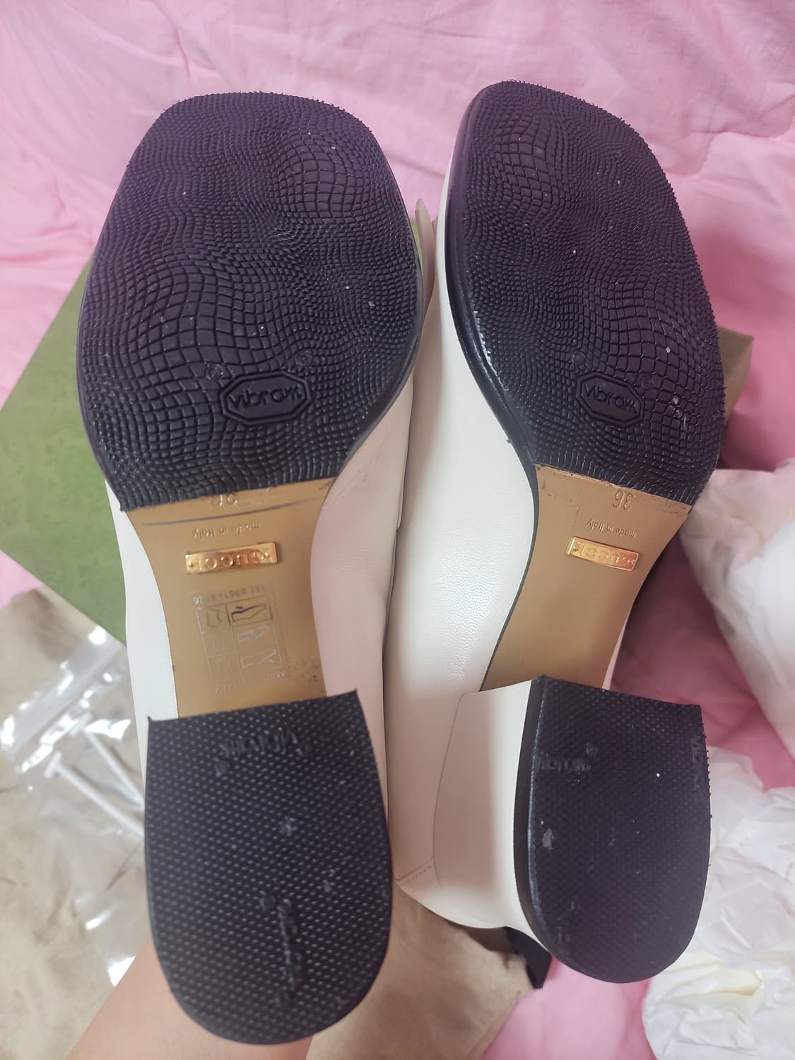 정품)급처1번신음상태좋음!구찌 인터로킹 G 레더 펌프 미드힐 구두 로퍼 상품이미지6