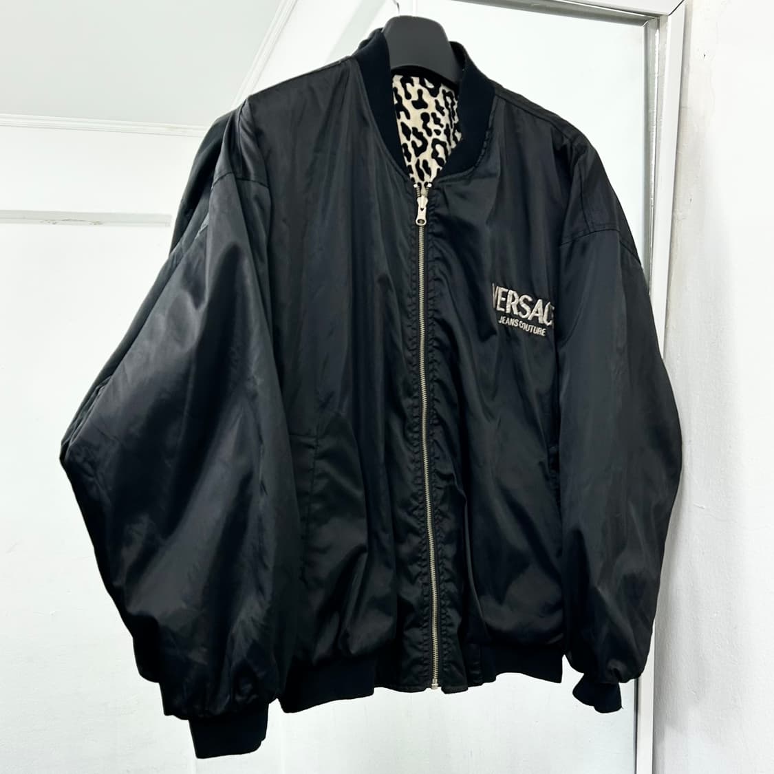 베르사체 진스 꾸뛰르 리버시블 레오파드 봄버 자켓 상품이미지7