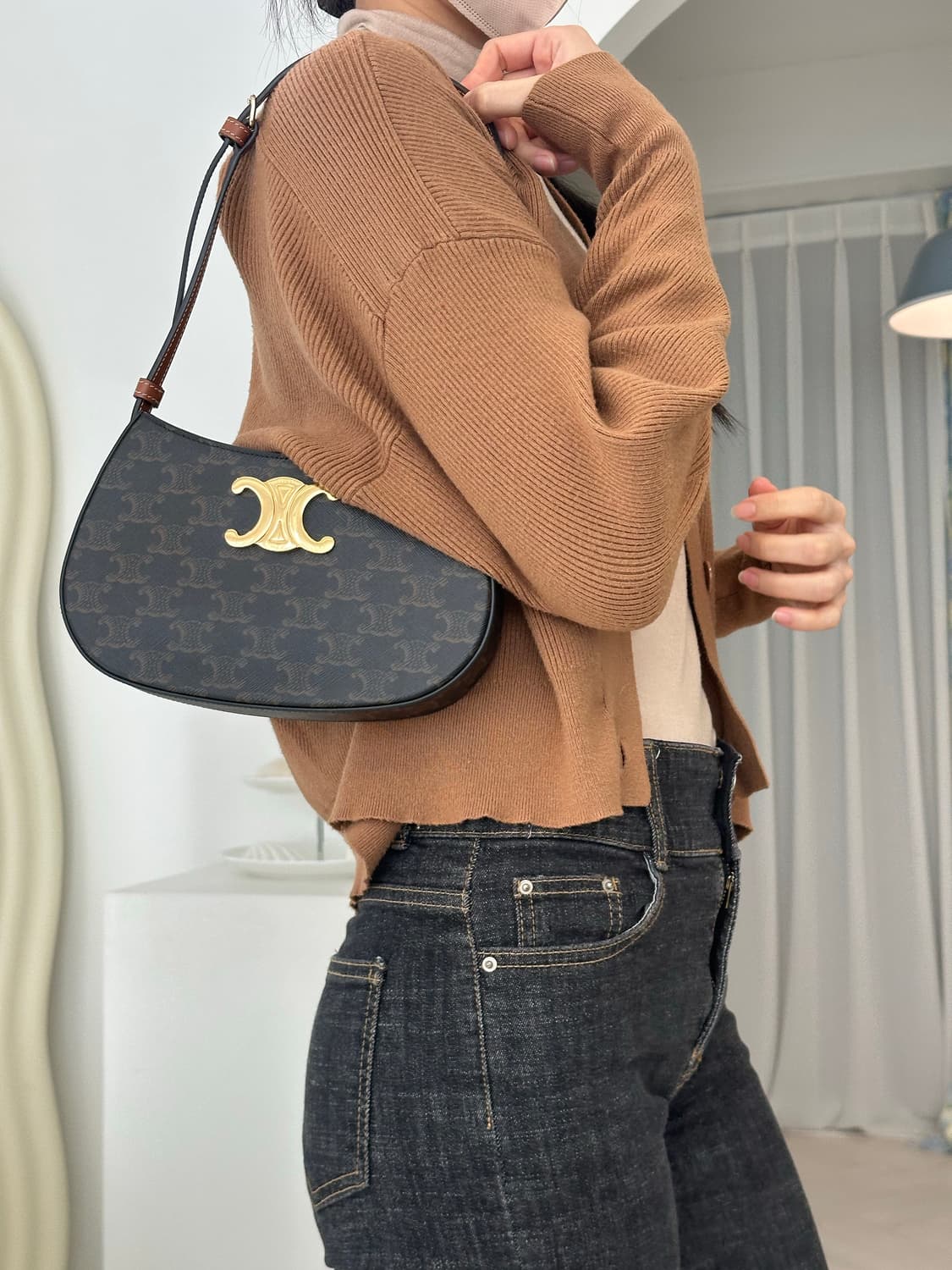 [A+ 정품] 셀리는 미디엄 틸리백 탄 상품이미지8