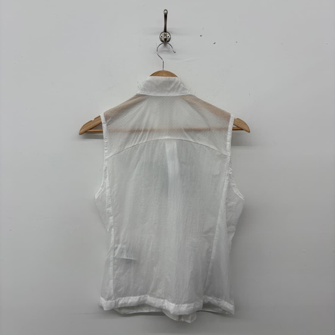 몽벨 화이트 경량 바람막이 조끼 여성M 상품이미지4