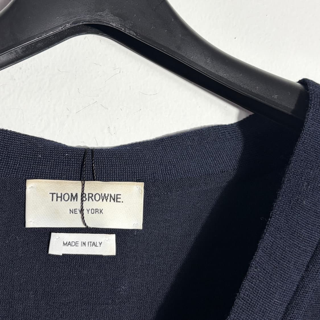 톰브라운 네이비 브이넥 가디건 (무료배송) 상품이미지5