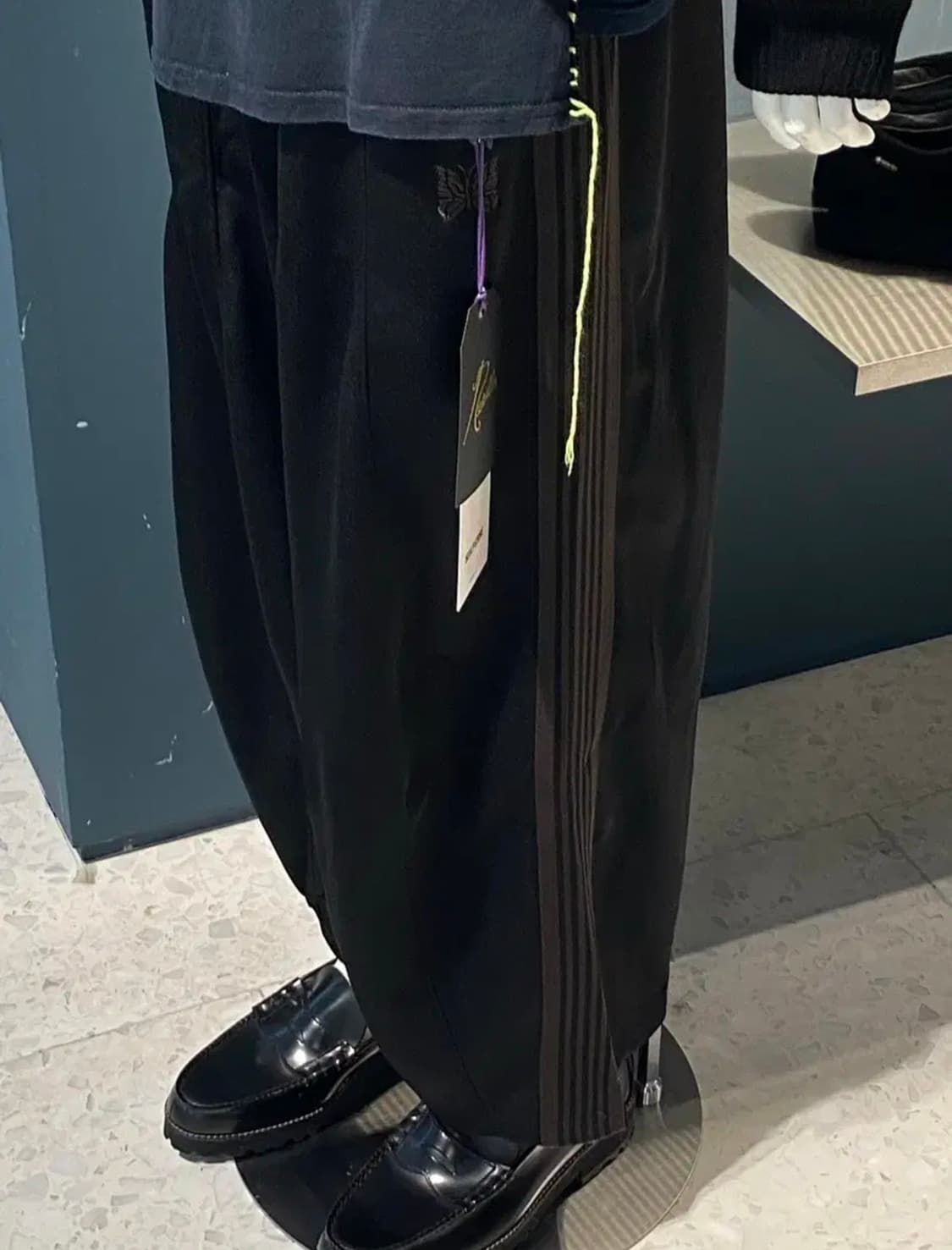 니들스 팩토리 HD트랙 팬츠 폴리 스무스 블랙 브라운 상품이미지5