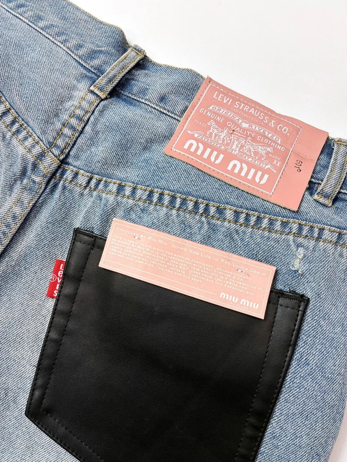 미우미우 x 리바이스 21ss 워시드 컷오프 데님 쇼츠 PN5400 상품이미지4