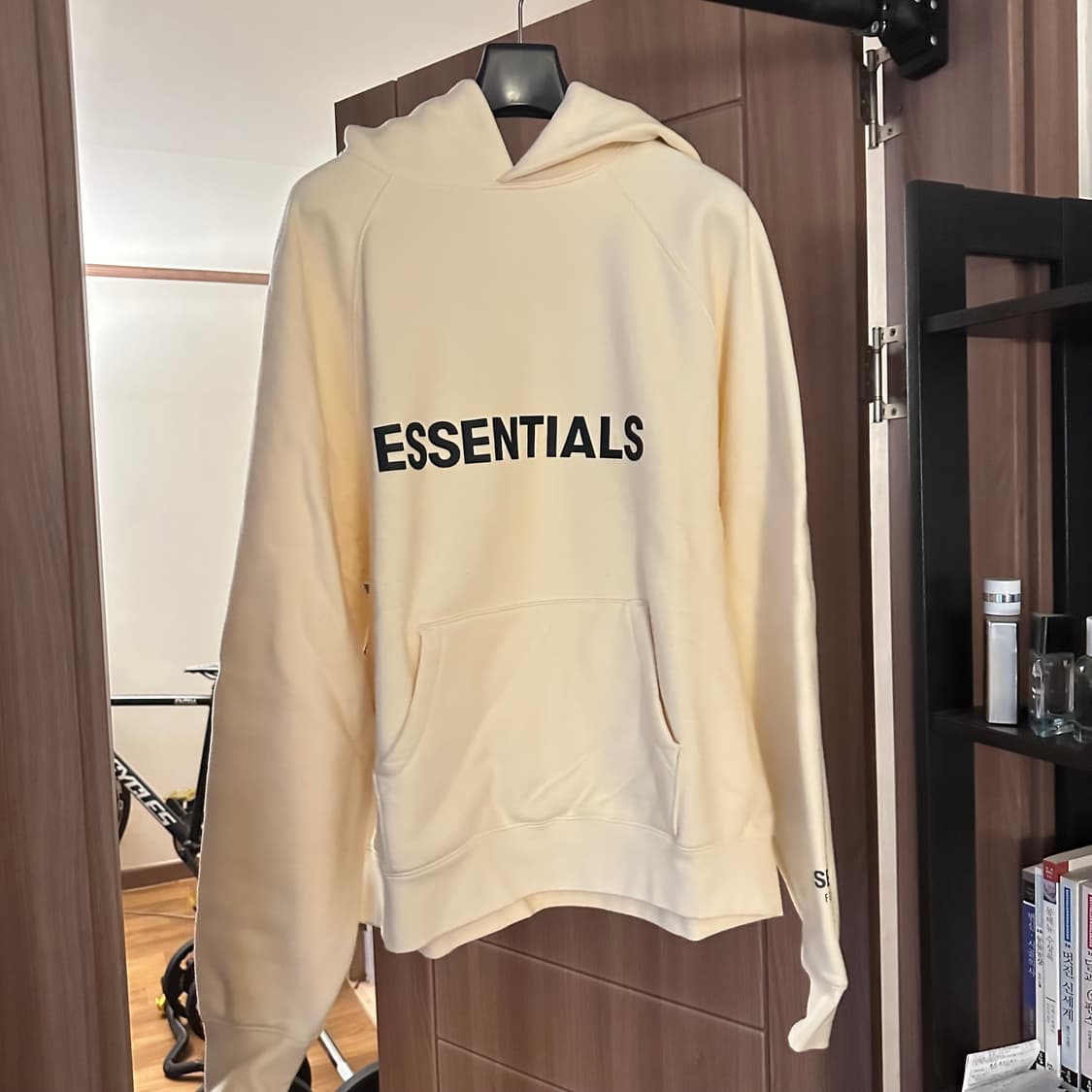 에센셜 크림색 후디 사이즈S(95사이즈) 상품이미지1