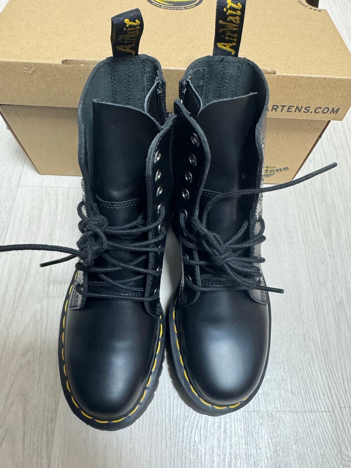 닥터마틴 제이든 8홀 블랙 폴리시드 스무스 230 상품이미지2