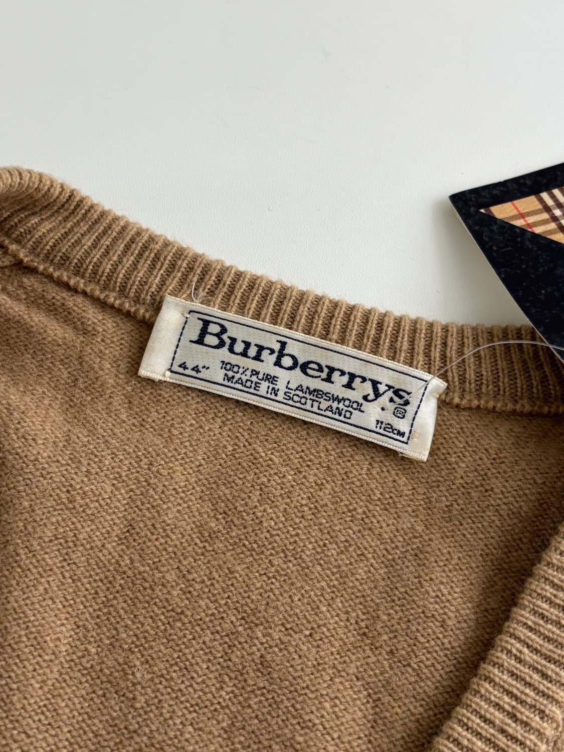 Burberry 버버리 베이지 기마로고 브이넥 니트 상품이미지4