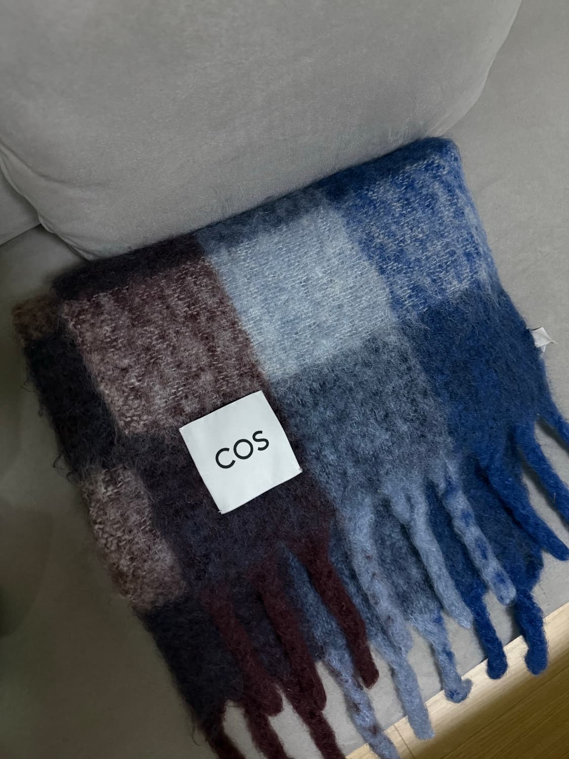 코스(COS) 오버사이즈 모헤어 블렌드 스카프 블루 체크 상품이미지2