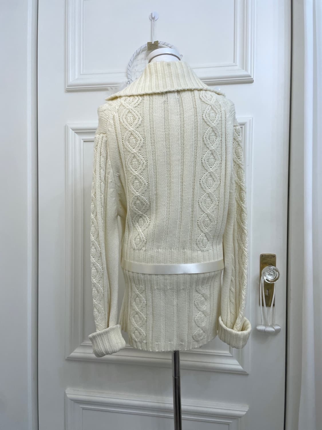 lemon cream wood button long cardigan 상품이미지3