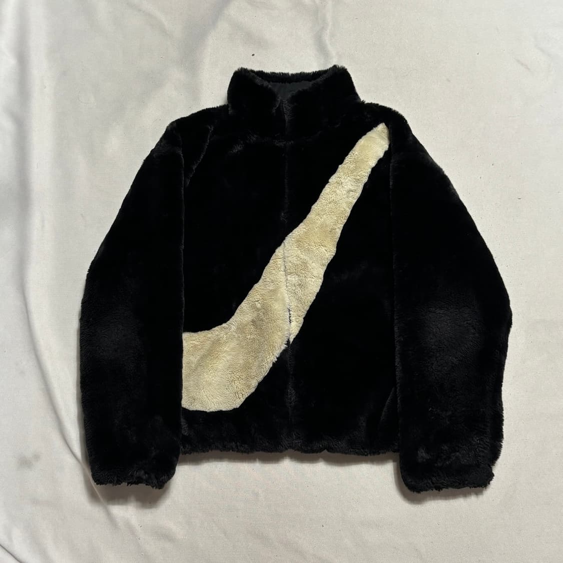 XXL 나이키 빅스우시 블랙 퍼 자켓 상품이미지2