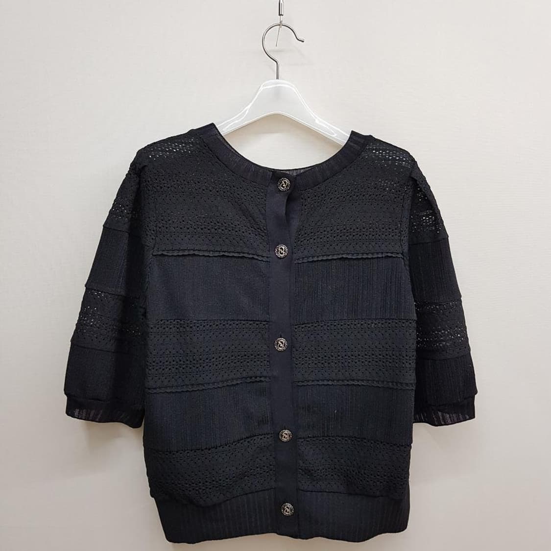 한섬 SJSJ 2021 펀칭 디테일 버튼 니트 가디건 76-90-155 상품이미지1