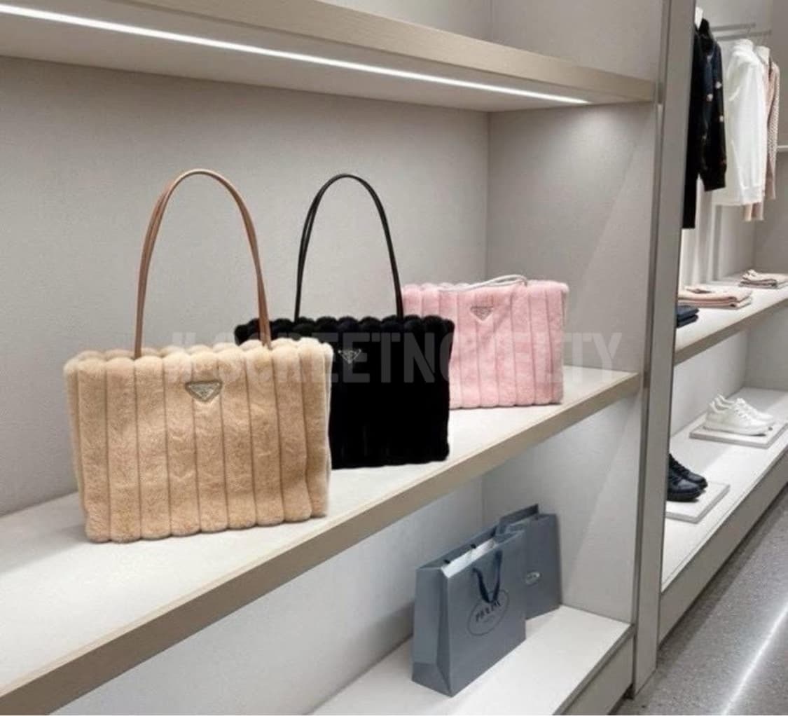 프라다뷰티 퍼 숄더백 핑크 VIP 기프트백 상품이미지3