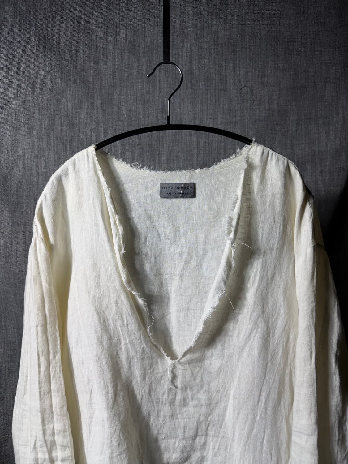 엘레나 도슨 컷오프 오픈넥 티셔츠 상품이미지3