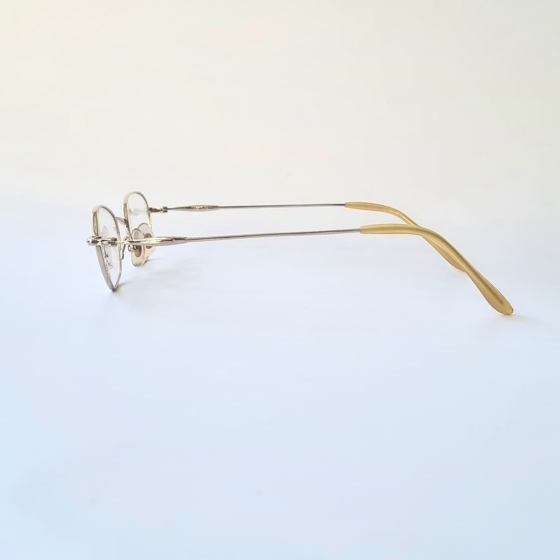 데드스탁 Pure Titanium (순티타늄) 오벌쉐임 안경테 상품이미지5