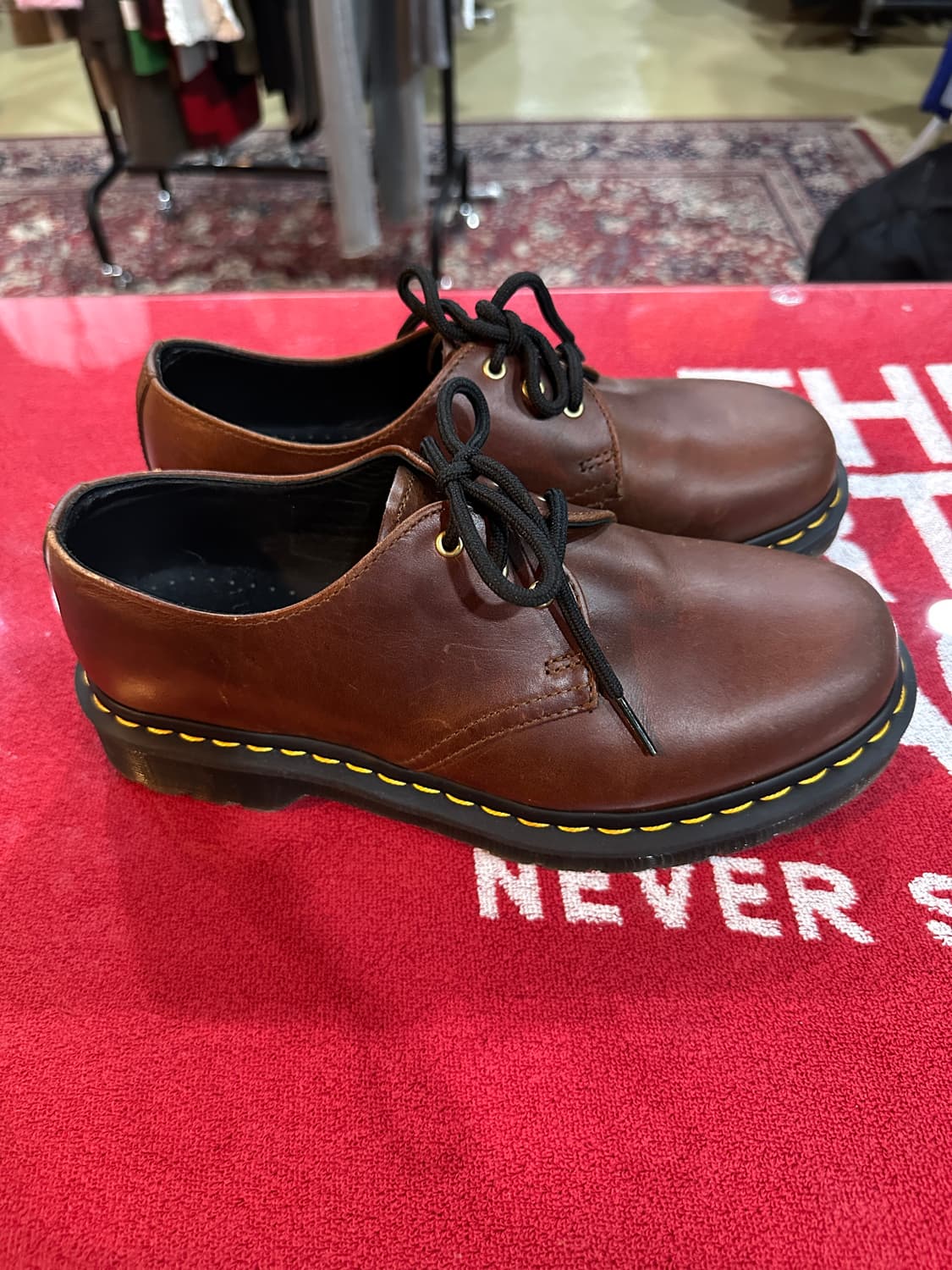 닥터마틴 브라운 3홀 240사이즈 상품이미지2