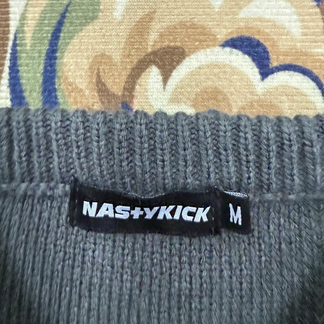 (M)네스티킥 Nastykick 킨섬 레터링 니트(차콜) 상품이미지2
