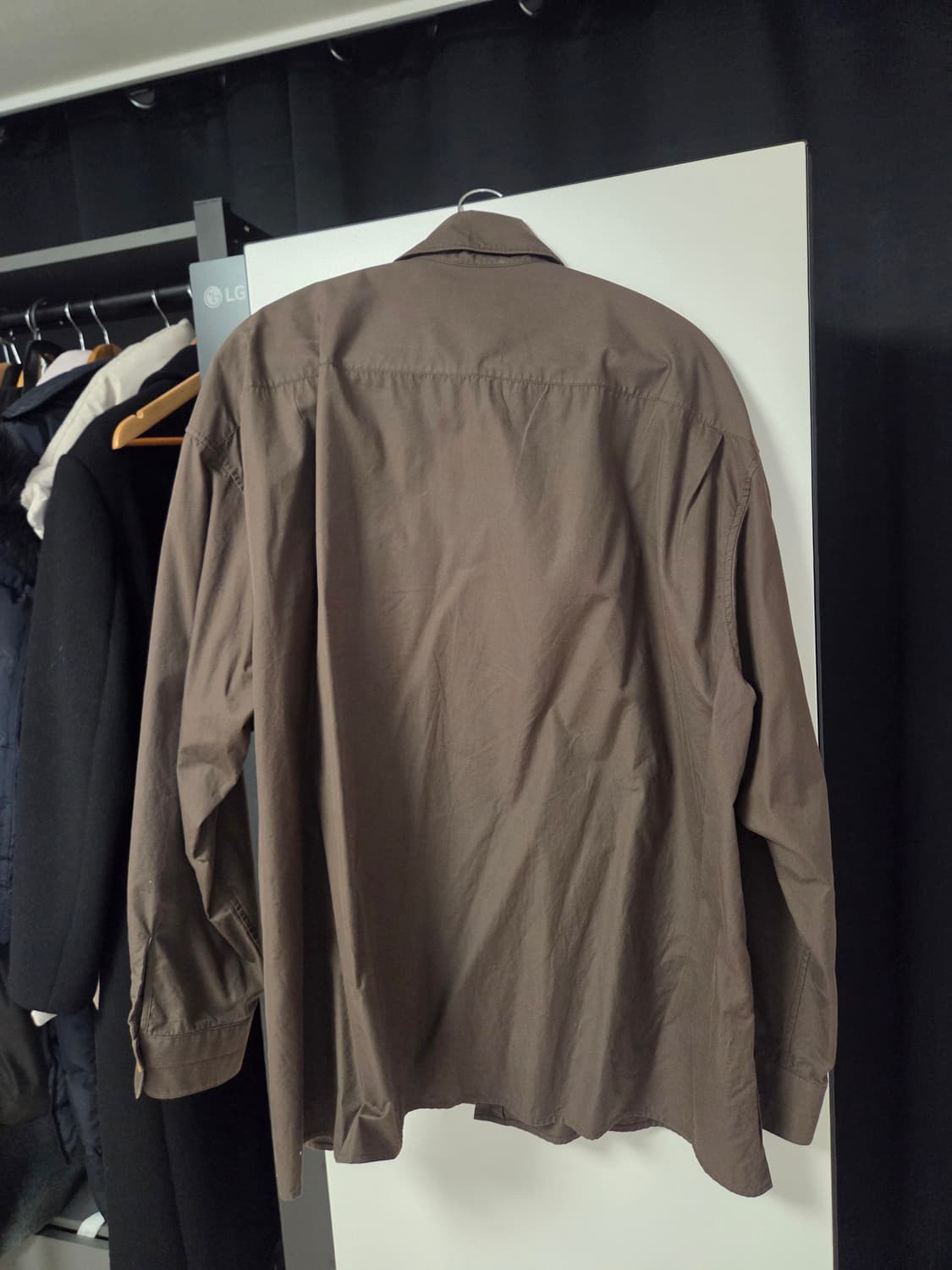 르메르 레귤러 칼라 트위스트 셔츠 카카오 50사이즈 상품이미지4