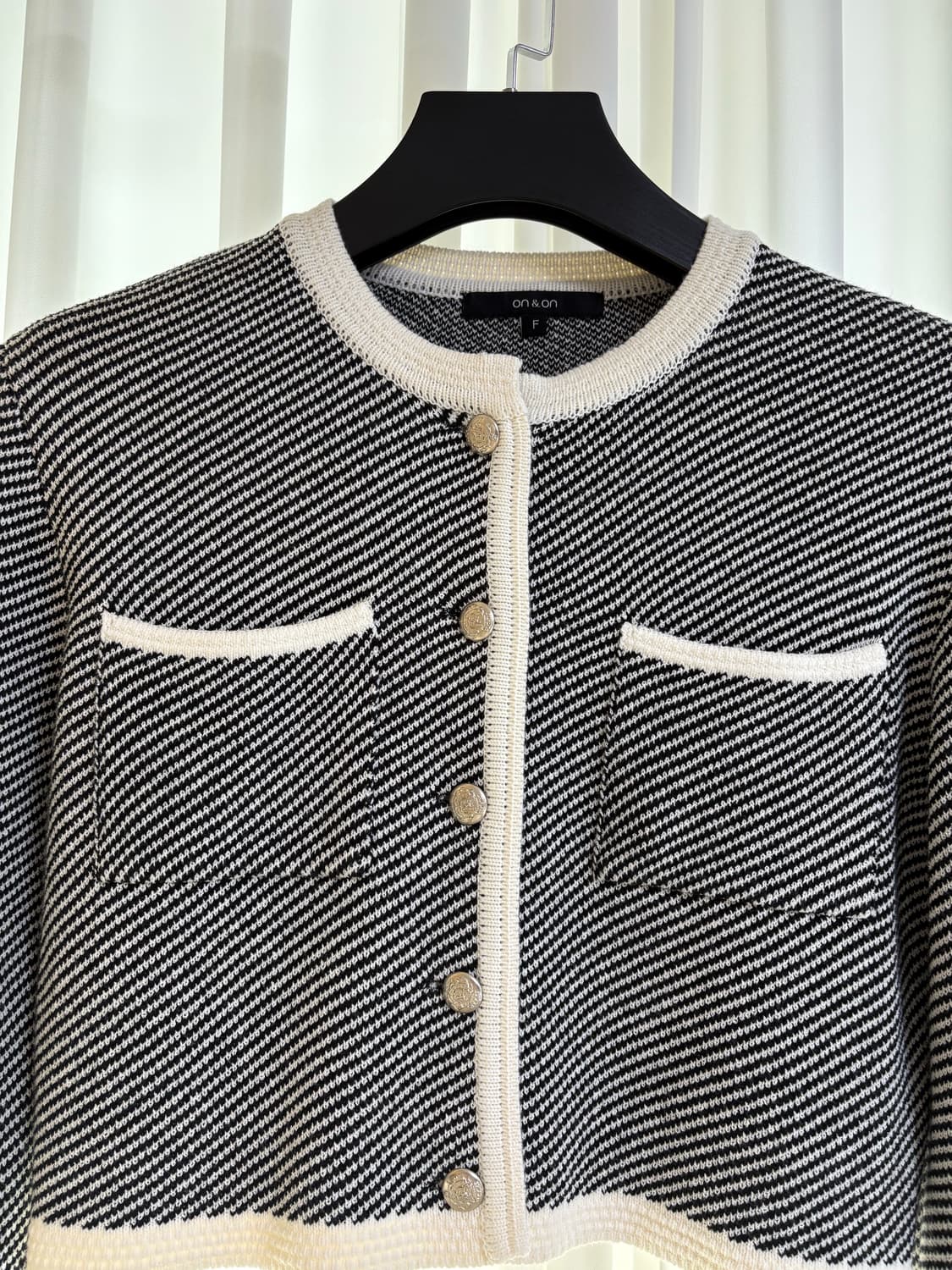 온앤온 diagonal striped cardigan - black 상품이미지4