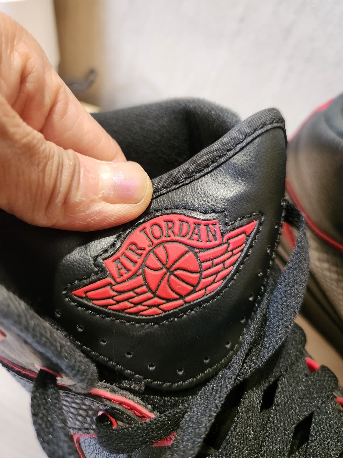 나이키 에어 조던 2 레트로 블랙 레드 (24cm) 🏀 한정판 감성 상품이미지3