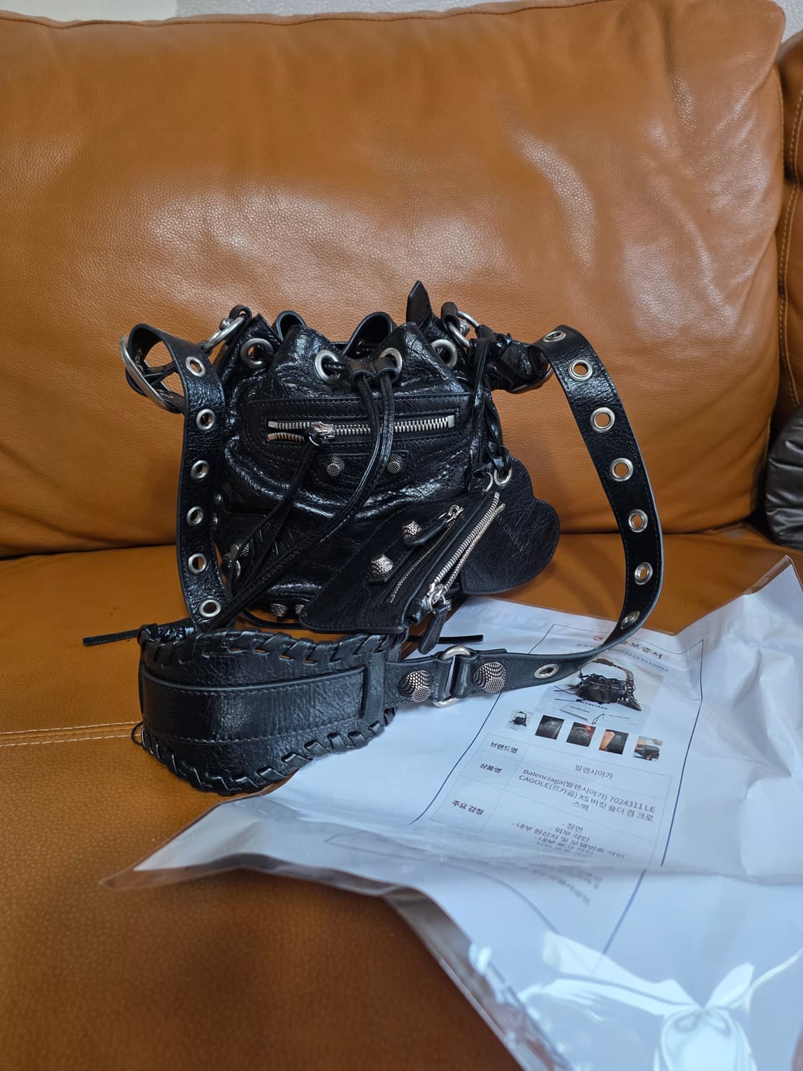 정품 발렌시아가 한소희 르카골 버킷백 상품이미지3