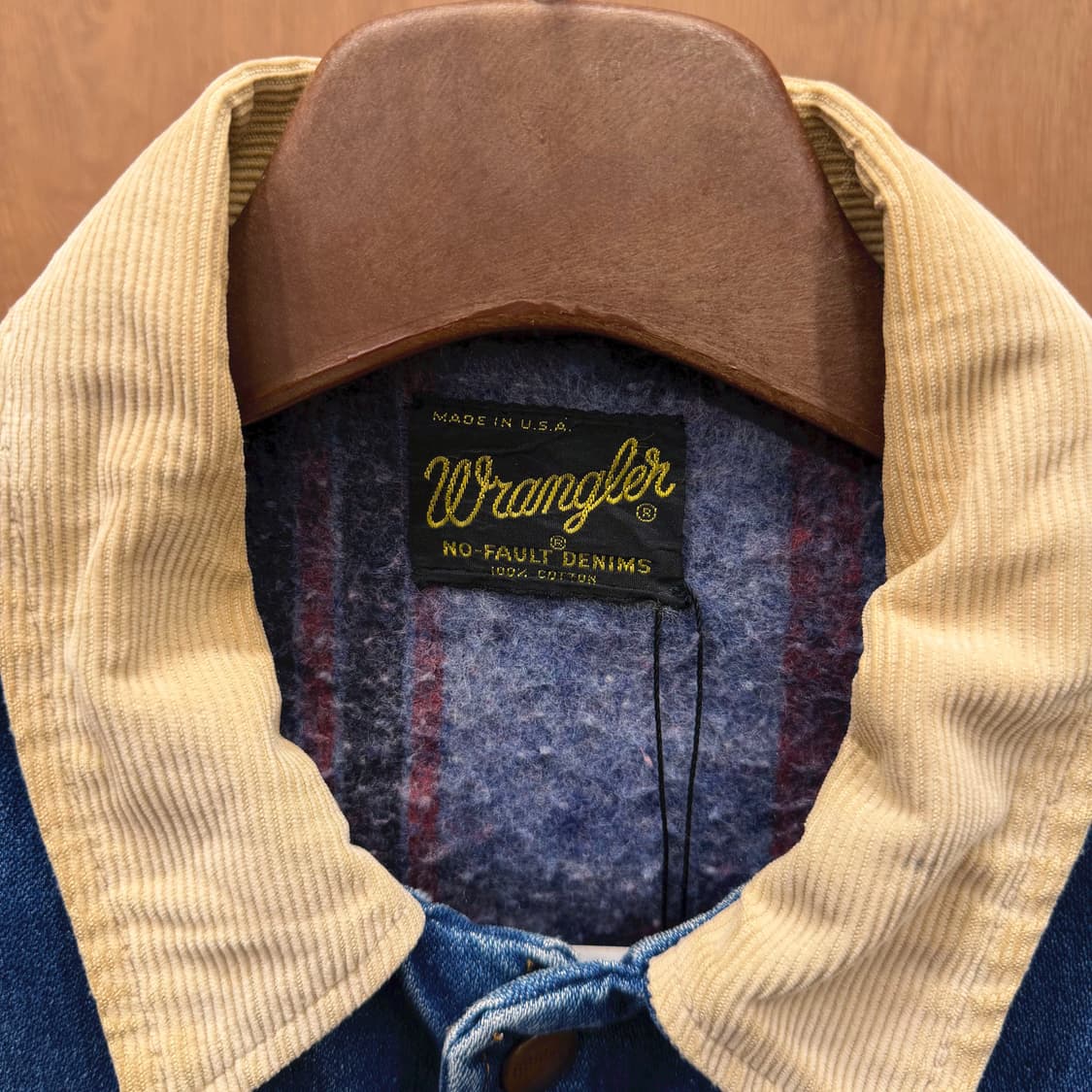 랭글러 데님 자켓 베이지 카라 배색 로고 탭 디테일 레귤러핏 블루 상품이미지7