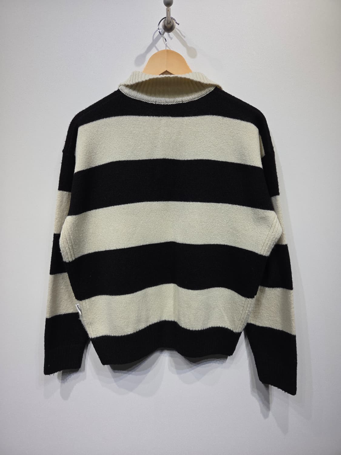 이벳필드 베츠 와펜 스트라이프 카라 니트 상품이미지6