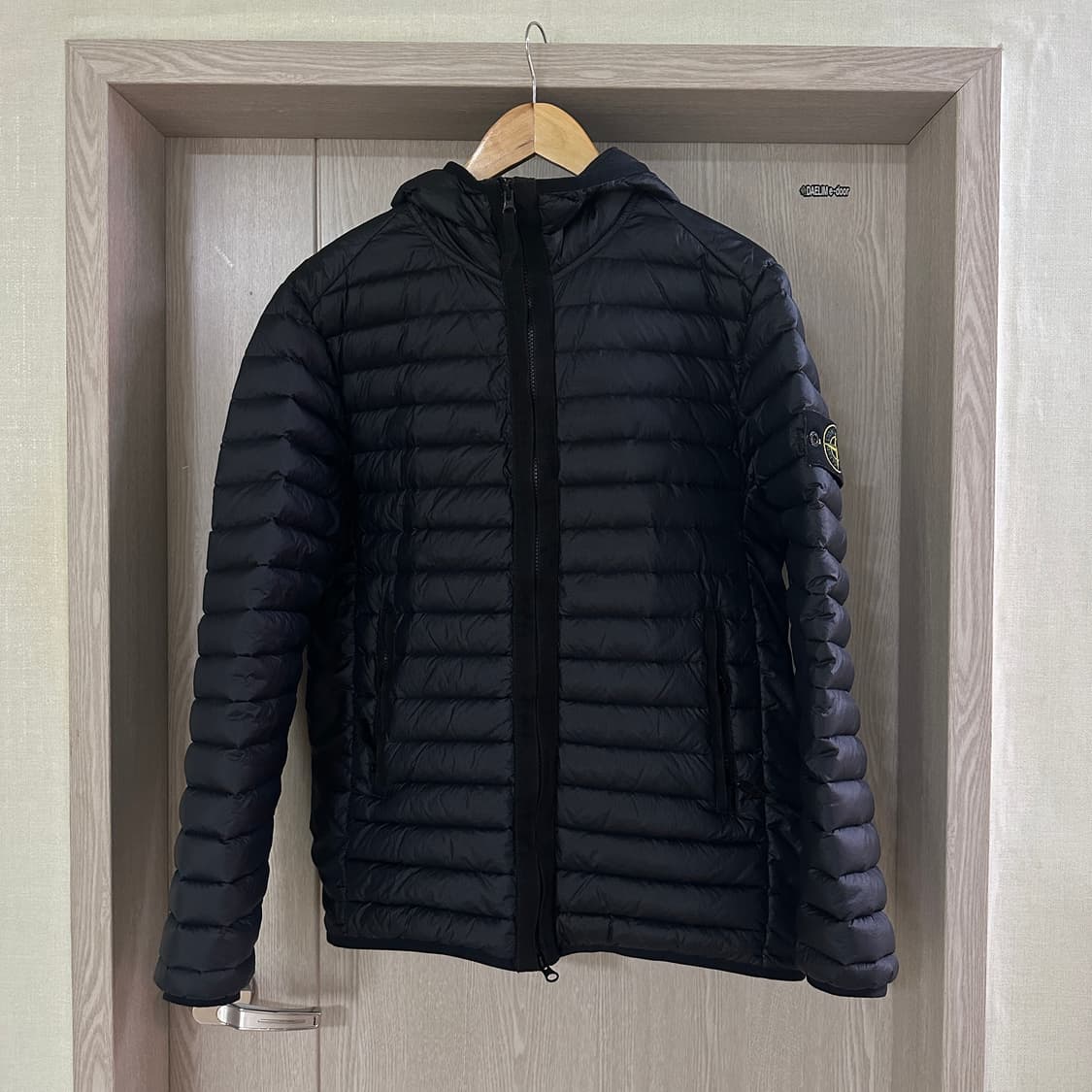 스톤아일랜드 룸우븐 경량패딩 S(95~97) 상품이미지1