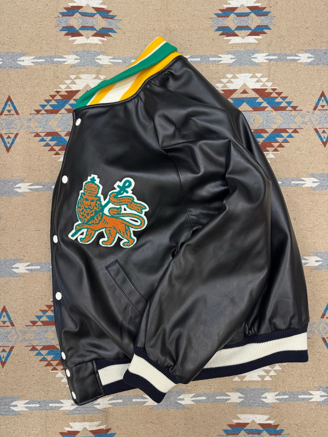 [L] 사스콰치패블릭스 신세틱 레더 스타디움 자켓 상품이미지5